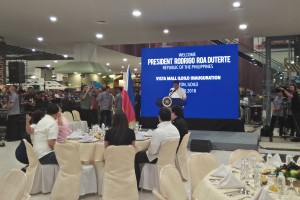 Duterte lauds opening of Filipino-owned mall in Iloilo town